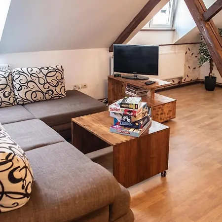 Apartment Podkrovni S Vyhledem Na Namesti *