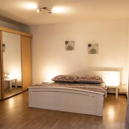 Podkrovni S Vyhledem Na Namesti *